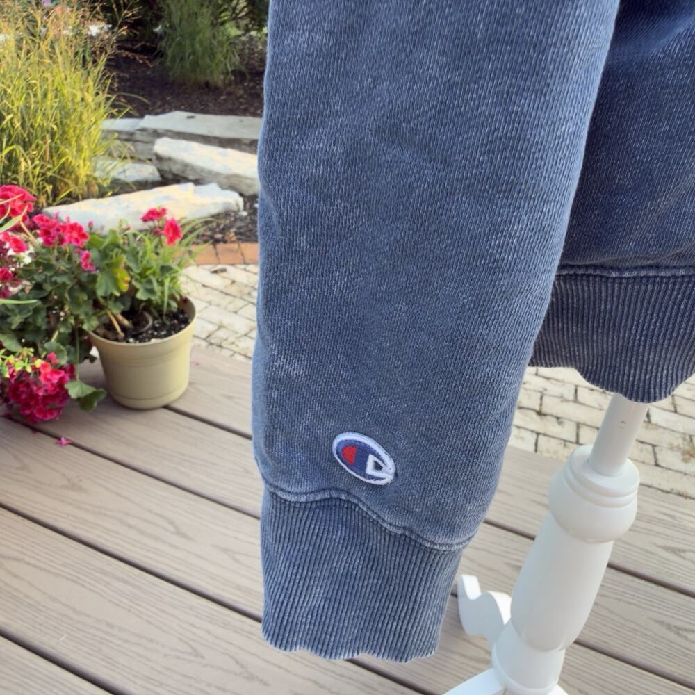 Champion Women's Blue Gray Washed Crewneck Sweatshirt Embroidered Logo (176) - Picture 6 of 7